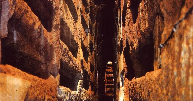 Underground Rome: San Callisto Catacombs Guided Experience